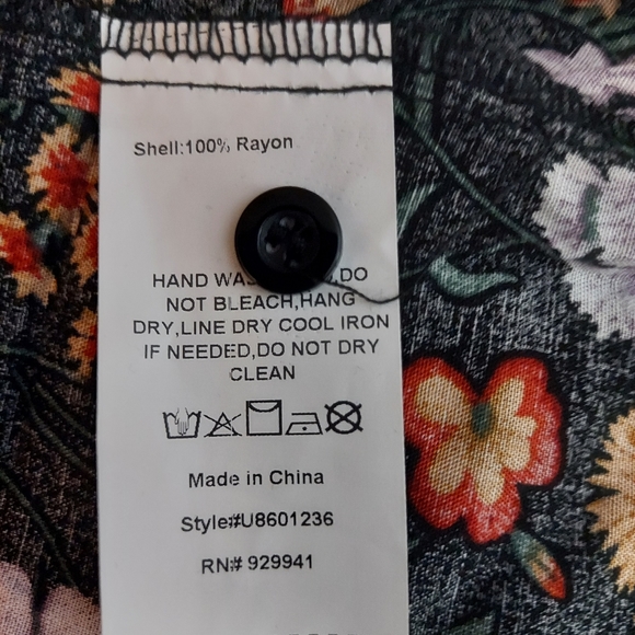 Plus Size Floral Blouse 2XL - Picture 5 of 6